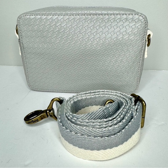 Thirty-One Boutique Crossbody Bag in Whisper Grey Basketweave - Picture 4 of 10